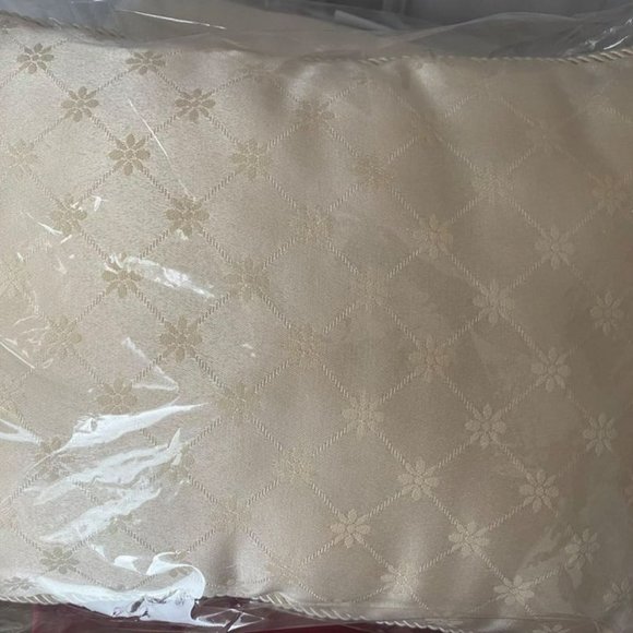 💋 4 FOR $50 /,SET OF 2 ROYAL HERITAGE DECORATIVE PILLOWS (EUC) - Picture 5 of 6